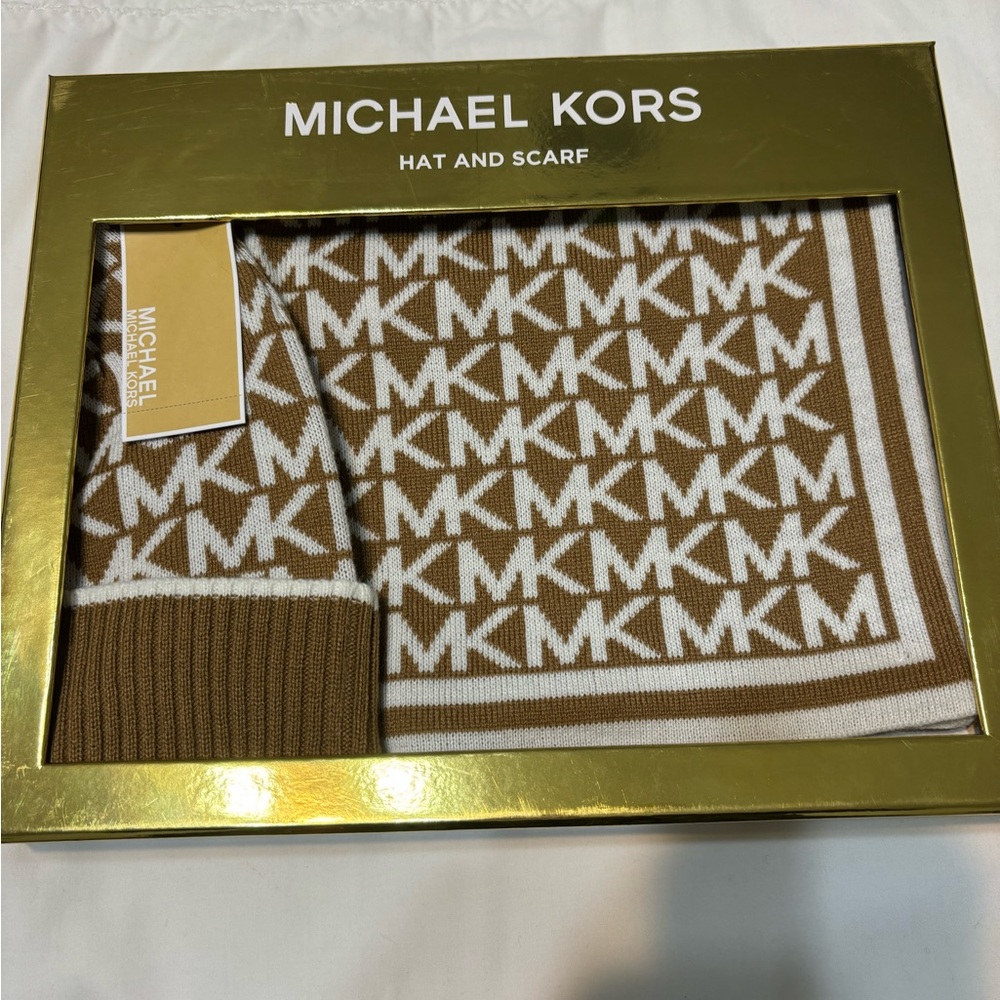 Michael Kors Women’s Hat And Scarf/Size O/S. Color Brown/ White